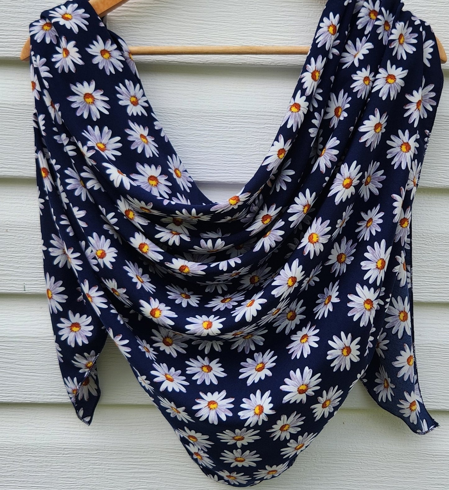 Navy Daisy