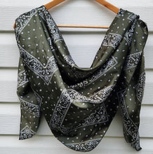Load image into Gallery viewer, Olive bandana
