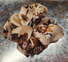 Load image into Gallery viewer, Floral Scrunchies
