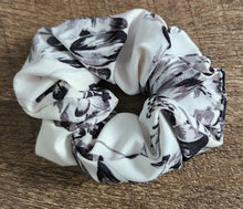 Load image into Gallery viewer, Floral Scrunchies
